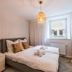 Modernes Design-apartment Mit Großer Küche In Augsburger Altstadt Kapuzinergasse *