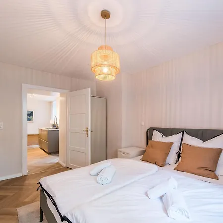 Modernes Design-apartment Mit Grosser Kueche In Augsburger Altstadt Kapuzinergasse Appartamento