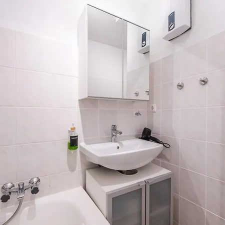 Modernes Design-apartment Mit Grosser Kueche In Augsburger Altstadt Kapuzinergasse Appartement *