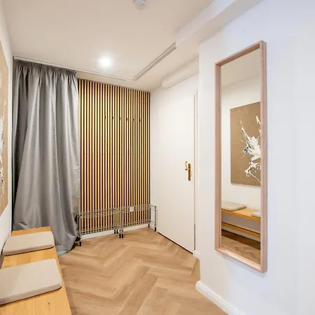 Modernes Design-apartment Mit Grosser Kueche In Augsburger Altstadt Kapuzinergasse Appartement